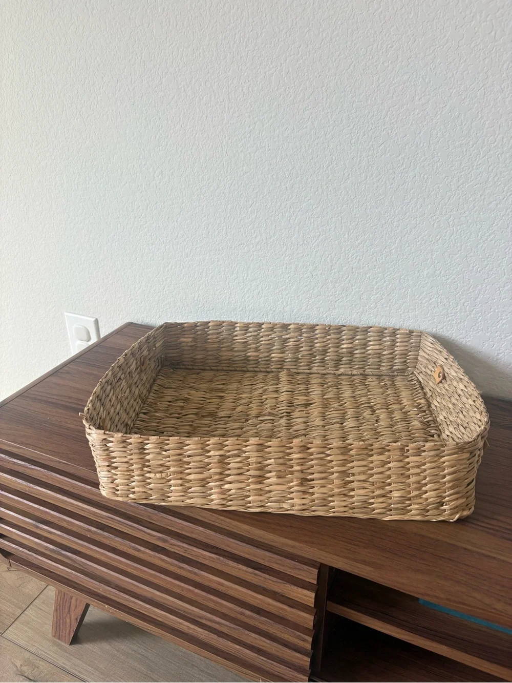 Woven Seagrass Serving Tray/Basket with Tan Handles 15x11x3